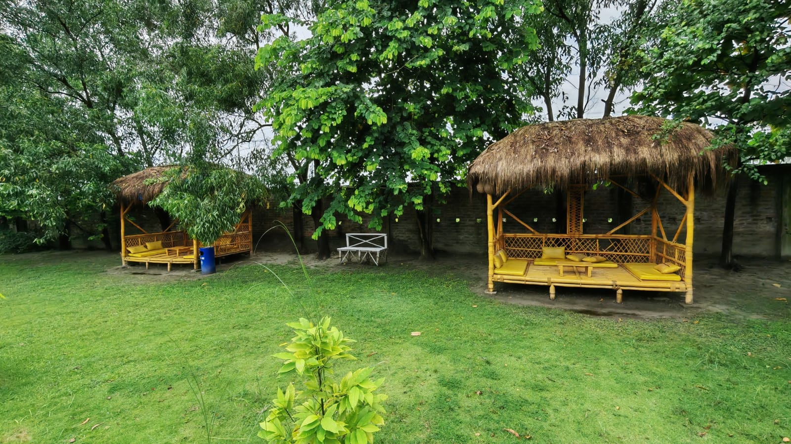 বিশ্রাম ও আড্ডার জন্য বৈঠকখানা