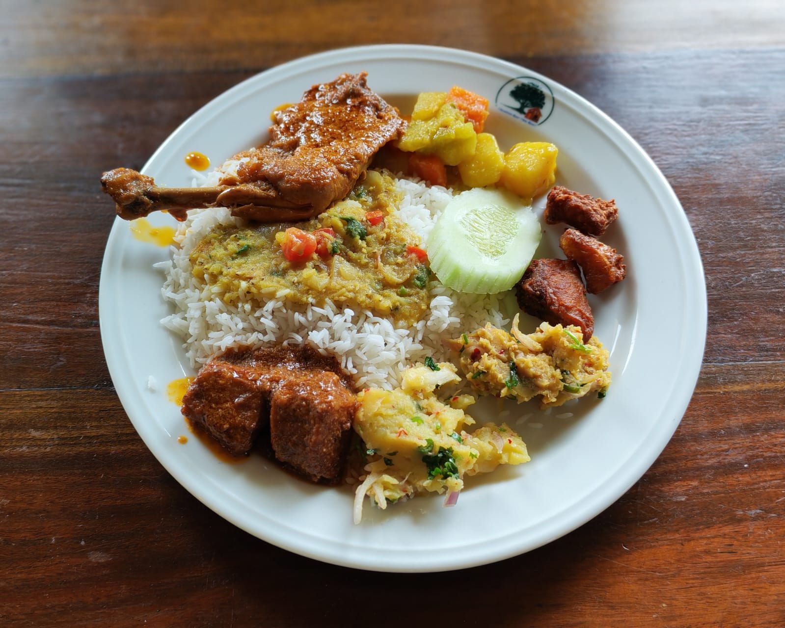 দুপুরের খাবার (বাফেট)